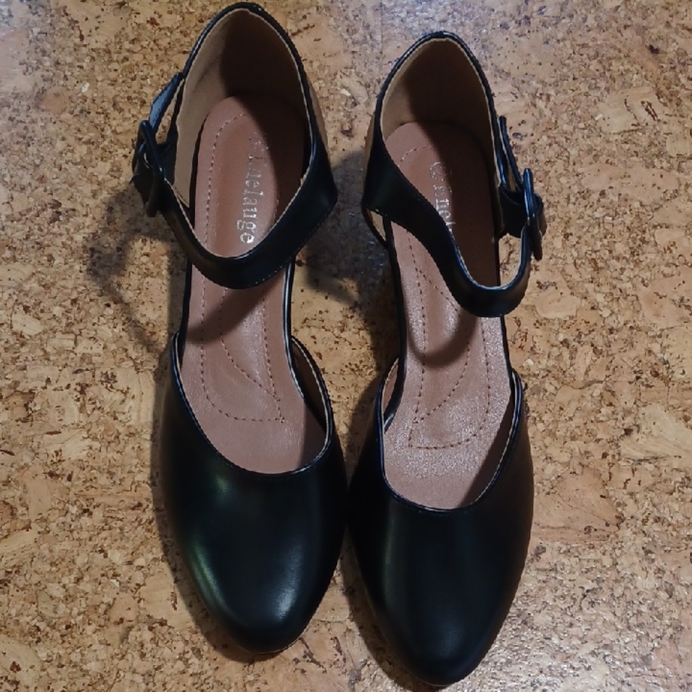 Enelauge Matte Black Ankle Strap Closed Toe Pumps Size 10 NIB